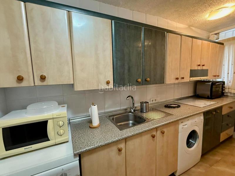 Foto c755ada7-46ce-46cc-a686-85a991e4cbc8. Estudio exclusiva estudio reformado, con piscina, parking y vistas zona juzgados en Benidorm