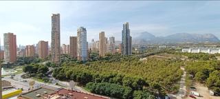Pis a Levante Alto. Vivienda de 2 dormitorios con vistas panorámicas, parking y pisc