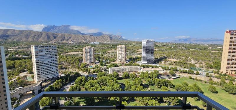 Foto 1e687e60-5ffb-40e1-b0ed-371ab21d776b. Apartament amb aparcament piscina a Via Parque Benidorm