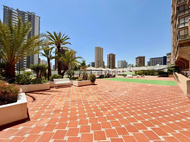 Foto a7dcfc68-6c20-4470-8cbb-2cd5805f1c8b. Aparcament cotxe a Levante Alto Benidorm