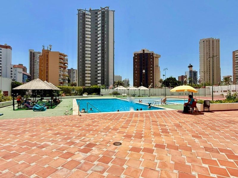 Foto e1cb41ff-2ed3-4803-b0dd-ca7d8c82f628. Aparcament cotxe a Levante Alto Benidorm