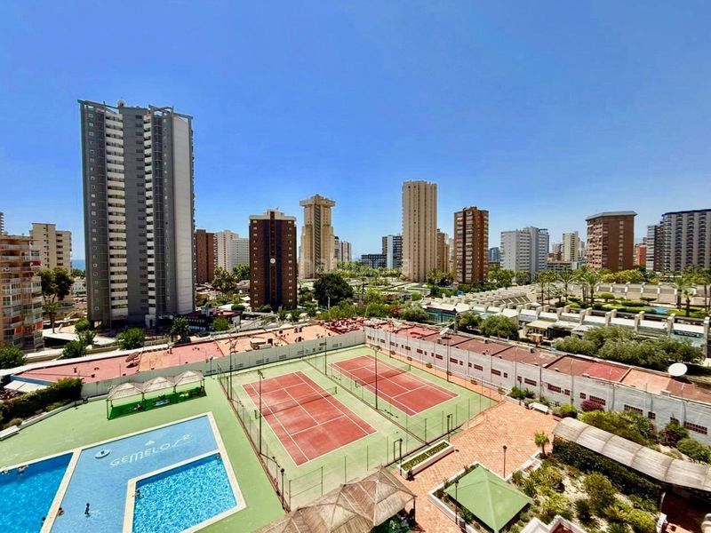 Foto f4626bee-bc45-48da-9237-394ea48b6914. Aparcament cotxe a Levante Alto Benidorm