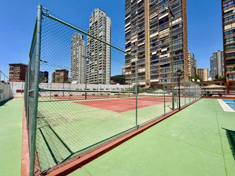 Foto 254601a3-9f9e-4f7d-a48f-03ea5de8c0d7. Autoparkplatz in Levante Alto Benidorm