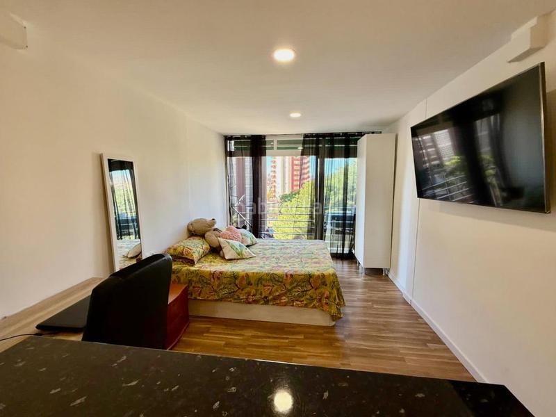 Foto e0ffc358-393d-4e7f-aa96-a4f2f04470b1. Estudi amb aparcament piscina a Juzgados - Plaza de Toros Benidorm