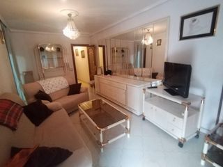 Piccolo appartamento in Centro Urbano. Gran apartamento de 4 dormitorios y 2 baños, en el centro de ben
