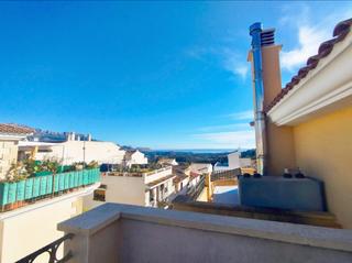 Haus in La Nucia Pueblo. Espectacular casa familiar con gran espacio, luminosidad y vista
