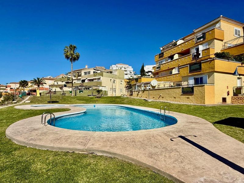 Foto eec472a6-193d-4a42-a743-39ca5d89a5f7. Àtic amb aparcament piscina a balcón de Finestrat-terra marina Finestrat