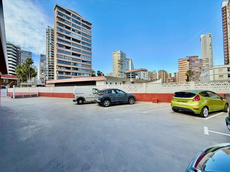 Foto 8360c585-0212-45e4-bae2-fd96ca379409. Apartament amb aparcament piscina a Playa Levante Benidorm