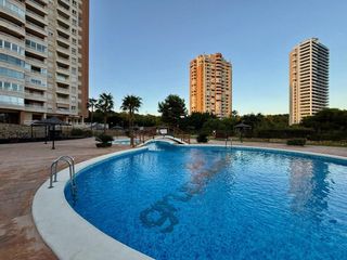 Apartament a Via Parque. Apartamento con vistas al mar, piscina, jardines y terraza en la