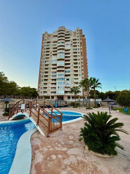 Foto 124c31a3-6db6-4b34-9960-23bdf68cef35. Apartament amb aparcament piscina a Via Parque Benidorm