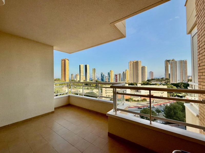 Foto 749dccbf-7022-439b-801a-cd95b8be2320. Apartament amb aparcament piscina a Via Parque Benidorm