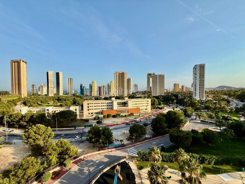 Foto 97b2cfd4-fd1e-4664-8f52-c916c7453860. Apartament amb aparcament piscina a Via Parque Benidorm