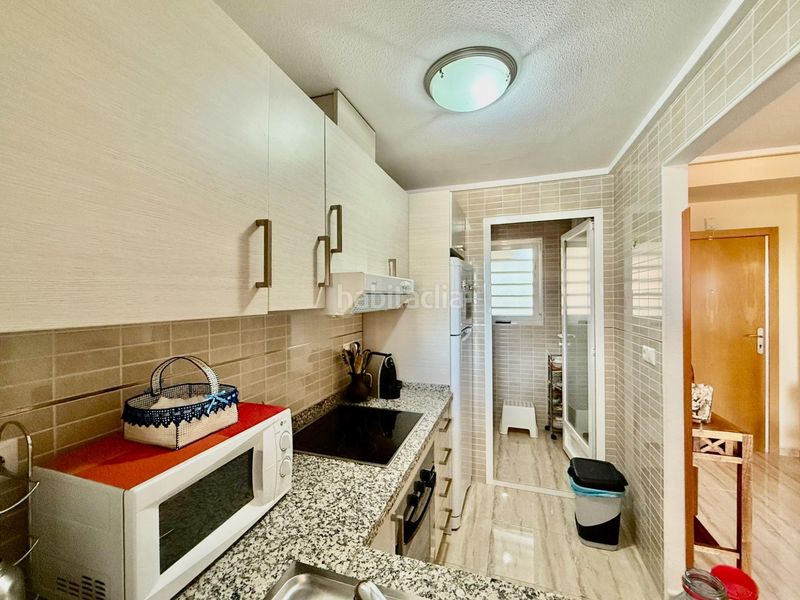 Foto bd90f4fe-88b4-470e-a685-eeceaee8b7d6. Apartament amb aparcament piscina a Via Parque Benidorm