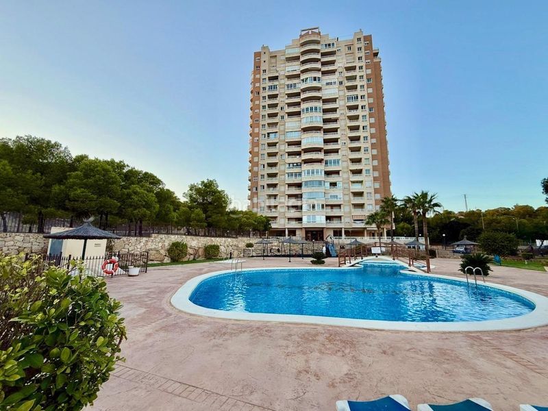 Foto c3032eff-1f58-417c-a00a-8845ff23582b. Apartament amb aparcament piscina a Via Parque Benidorm