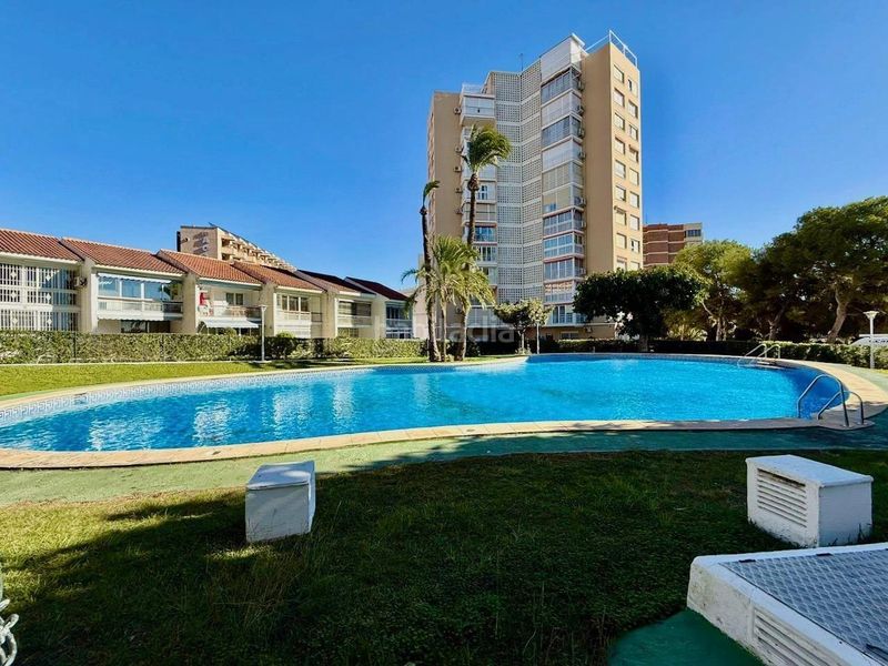 Foto 0bc25d49-d1ae-4701-9fde-2a186f52f213. Apartament amb aparcament piscina a Foietes Benidorm