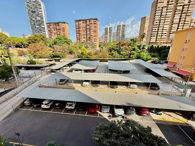 Foto 70e0e7a7-5f36-43aa-bd3b-b38119519a99. Apartament amb aparcament a Playa Poniente Benidorm