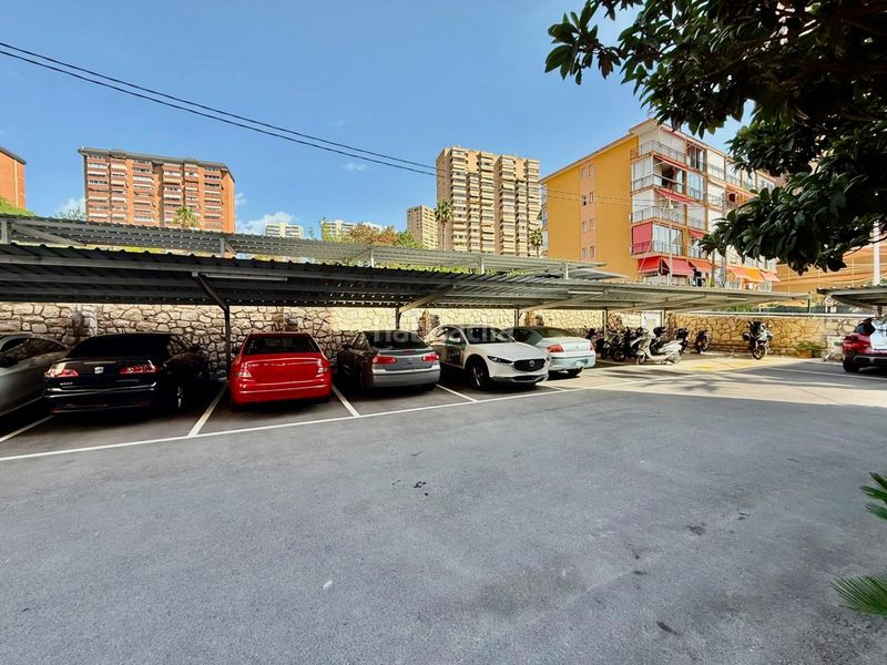 Foto e38f0b33-20db-48ec-a802-edadcb828807. Apartament amb aparcament a Playa Poniente Benidorm
