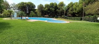 Casa adossada a Varadero. Casa de 3 plantas con garaje y piscina privada