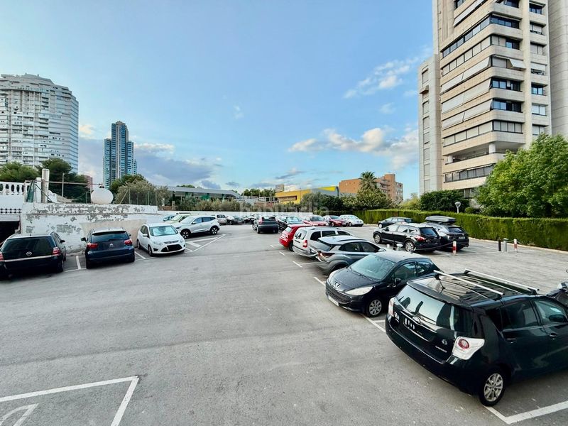 Foto 464b2030-f7bf-4b97-8545-64015d7fad6f. Apartament amb aparcament piscina a Levante Alto Benidorm
