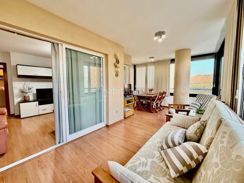 Foto ce358a8c-b596-4902-8c41-9b45d524e165. Apartament amb aparcament piscina a Levante Alto Benidorm