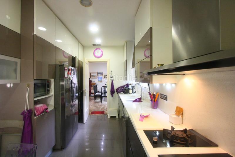 Foto e41be686-5ab0-420c-86fa-4270f3a80e8c. Casa a Casagemes Badalona