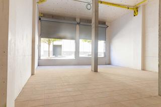 Location Local commercial  Pompeu fabra. Oportunidad única de alquiler en santa coloma de gramenet!