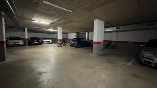 Location Parking voiture  Via augusta. Plaza de parking junto al hospital municipal