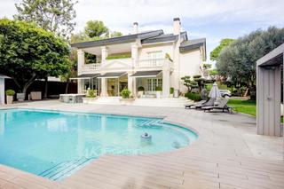 Casa a La Pineda. Casa de alto standing en castelldefels