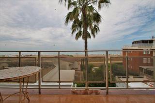Miete Dachwohnung in Baixador. Atico  con vistas al mar en la playa