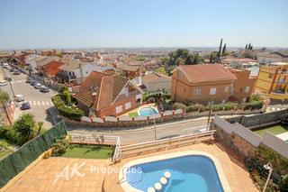 Maison à Torrent Ballester. Te presentamos esta espectacular casa con  vistas al mar.