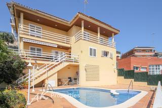 Haus in Torrent Ballester. Te presentamos esta espectacular casa con  vistas al mar.
