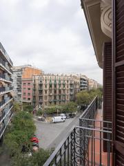 Etagenwohnung  Carrer d'arag. Piso reformado en calle  darago