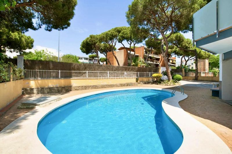 Foto 94f63dce-a1ca-49c5-ac75-00f4598b5185. Àtic amb piscina a Gava Mar Gavà