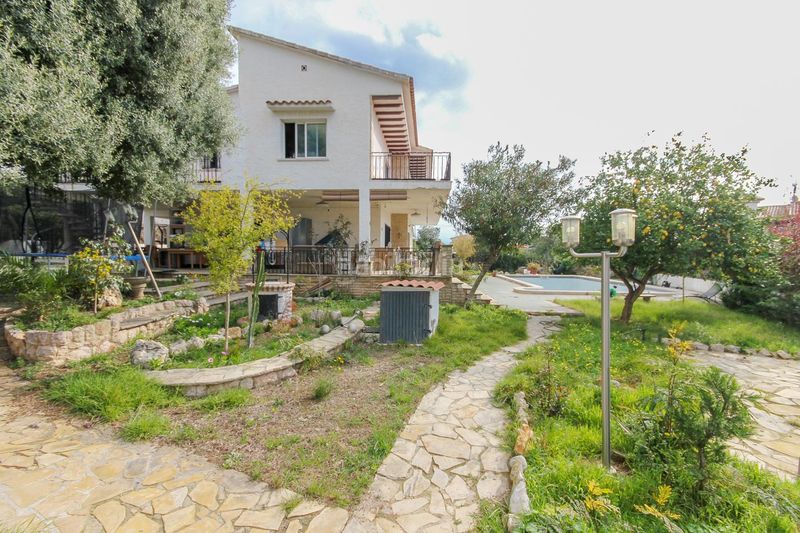 Foto 9b93b78a-a1be-4019-8348-9797bec1826e. Casa amb calefacció aparcament piscina a Segur de Calafell nucli urbà Segur de Calafell