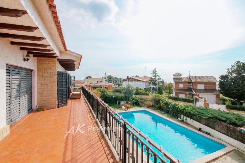 Foto 250d6c17-ab37-4d3d-8603-f280c54e938b. Casa amb calefacció aparcament piscina a Segur de Calafell nucli urbà Segur de Calafell