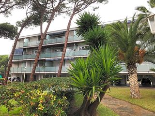 Rent Flat in La Pineda. Apartamento con plaza de parking  y terraza