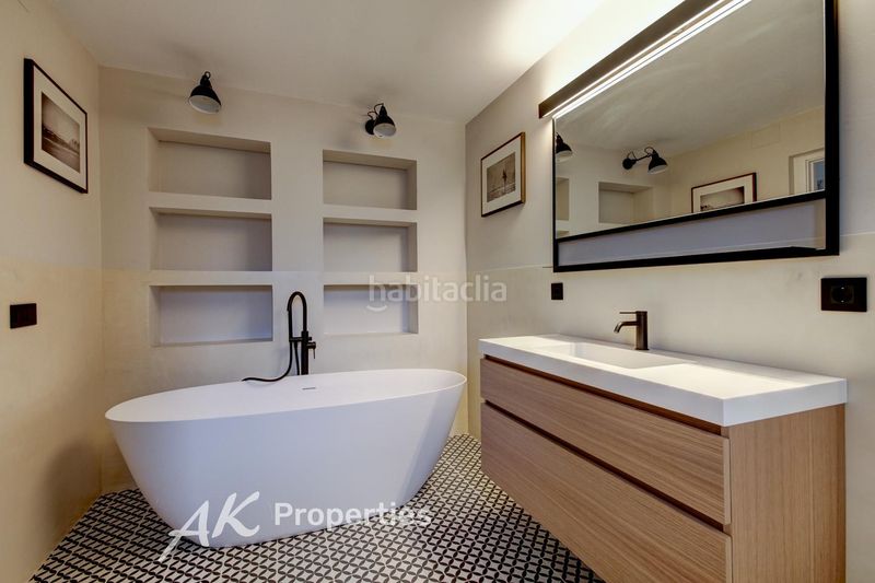 Foto 49f1bdd2-f512-4f95-b097-77734e75fa1f. Casa amb calefacció piscina a Granvía-Mar Castelldefels