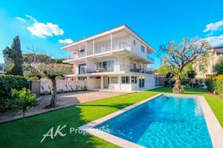 Casa a Granvía-Mar. Espectacular casa  con piscina y jardín privado