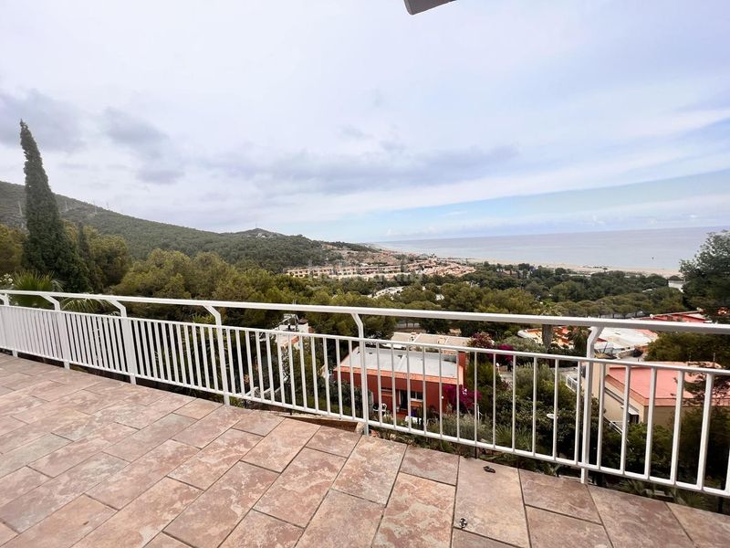 Foto 630944e2-9fee-42f8-987b-6f2a6b8de99c. Lloguer casa amb piscina a les botigues de Sitges Sitges