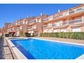 Apartament  Calle cadaloques. Hospitalet del infant. 1º linea playa arenal.
