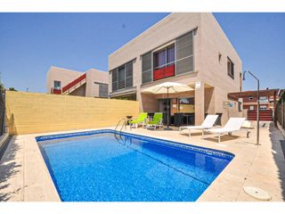 Chalet  Calle mas del vidalet. Casa individual con piscina de 3 habitaciones en vilafortuny cam