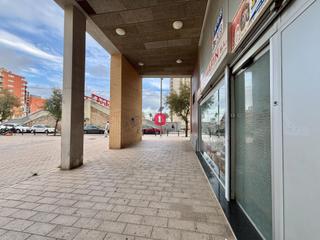 Local commercial  Plaa del vaixell maria assumpta. Local con salida de humos en front martim