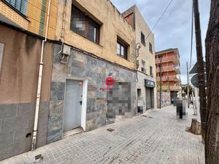 Edificio  Avinguda de lloreda. Edificio multiusos en el barrio de lloreda