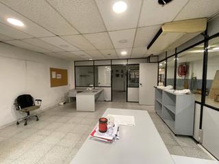 Local commercial dans Carrer de mart i juli 33. Local en venta en calle de mart i juli