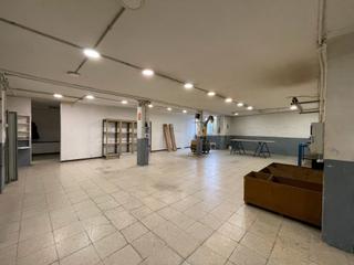 Location Local commercial à Carrer de martí i julià 33. Local en venta en calle de martí i julià