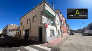 Casa a Ciudad Rodrigo. Vivienda individual muy bien situada con patio