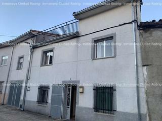 Casa a N/a. Casa en nava de francia con un terreno cerca de 4000m