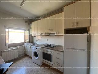 Pis a Portugal 30. Piso en buen estado con mucha luz y vistas.