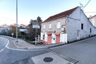Terreno residencial  N/a. Parcela edificable con vivienda a reformar