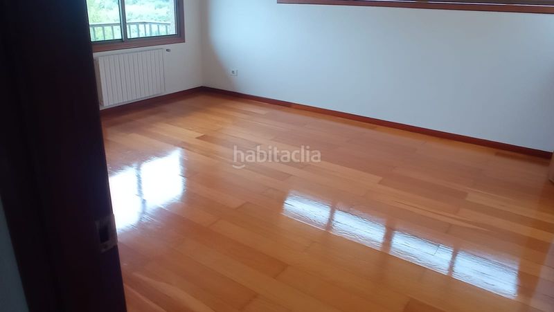 Foto 49deb44e-6372-4e35-8436-6075f91aa002. Casa amb xemeneia calefacció a Lavadores Vigo
